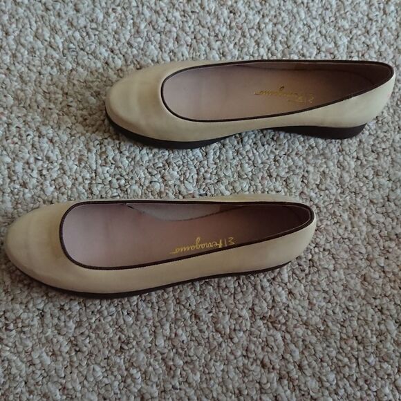 Salvatore Ferragamo beige Patent Leather wedges size 7.5 - Picture 2 of 12